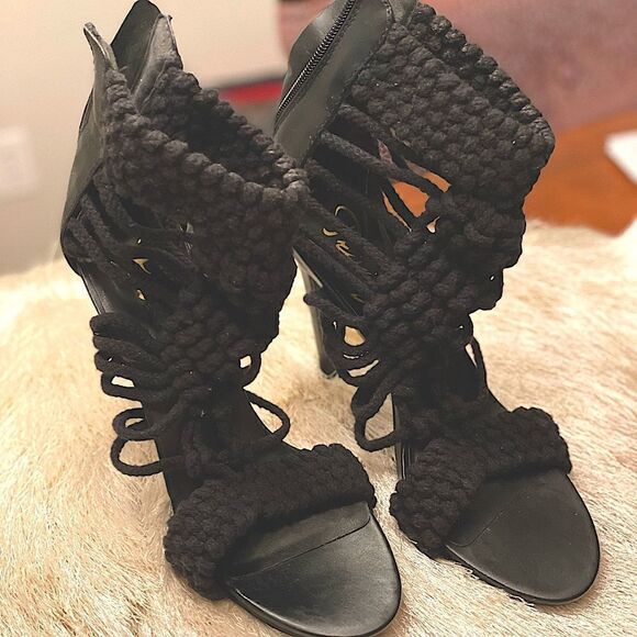 Privileged Crochet Knit Heels, SZ 9 - Picture 3 of 8